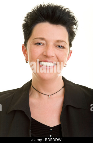 portrait of a dark haired woman, Frau mit kurzen schwarzen Haaren lacht in die Kamera Stock Photo