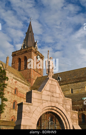 dh St Magnus cathedral KIRKWALL ORKNEY Kirkwall war memorial and cathedral clocktower Stock Photo