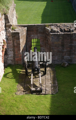 Gun emplacement with cannon, Brass Bastion, city walls, Berwick-upon-Tweed, Northumberland, England Stock Photo