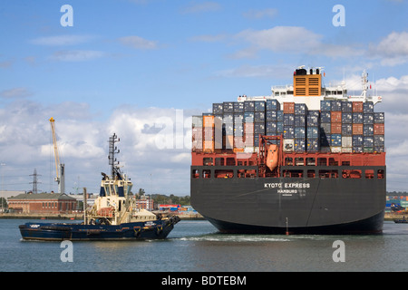 Container ship Kyoto Express being turned by a tug in Southampton docks Stock Photo