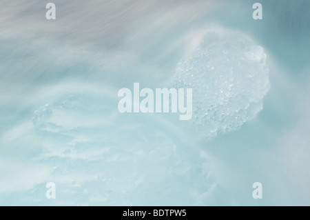 eisstrukturen an einem bach, abisko nationalpark, lappland, norrbotten, schweden, ice structures at a brook, lapland, sweden Stock Photo