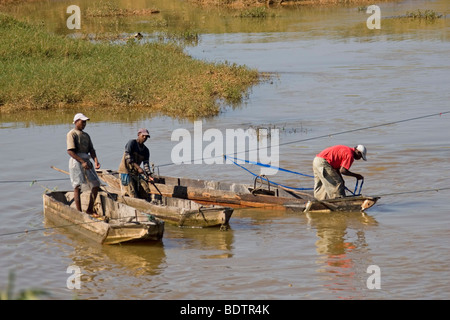 Flussarbeiter bei Antananarivo, Madagaskar, Afrika, river, worker, river workers, Madagascar, Africa Stock Photo