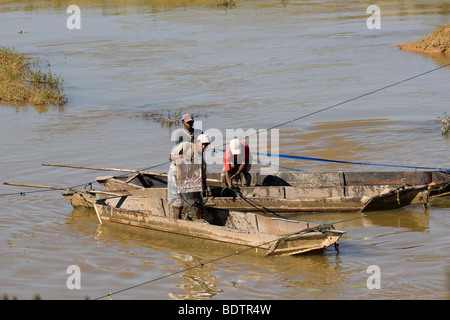 Flussarbeiter bei Antananarivo, Madagaskar, Afrika, river, worker, river workers, Madagascar, Africa Stock Photo