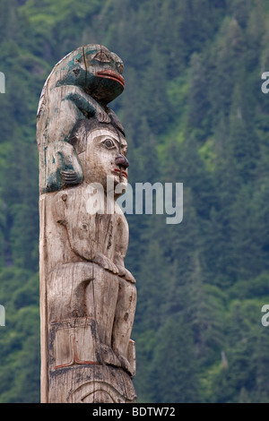 Wappenpfahl - (Totempfahl) / Totem pol / Tlingit-Indianer - (Juneau) Stock Photo