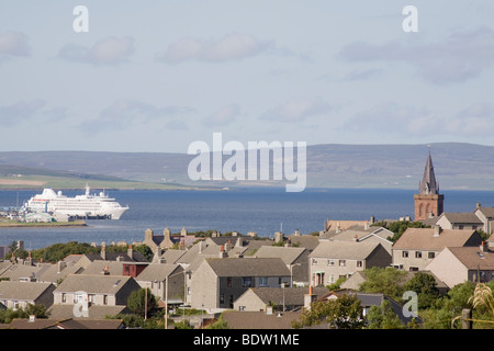 view of kirkwall, hauptstadt der orkney-inseln, capital of orkney islands, scotland, schottland