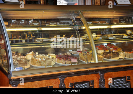 Eastern Europe, Hungary, Budapest, cakes on display at Gerbeaud Stock Photo