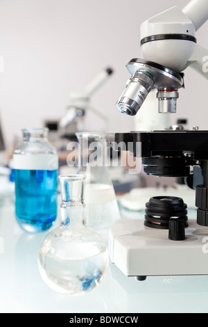 Labkafe Microscope Close up of various solutions in beakers on shelf in lab Stock Photo ...