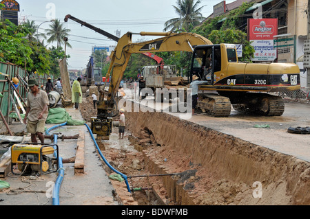 Removal of sheet pile walls, construction workers on a construction site in Siem Reap, Cambodia, Asia Stock Photo