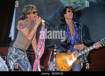 AEROSMITH  - US rock group in 2001 with Steve Tyler at left Stock Photo