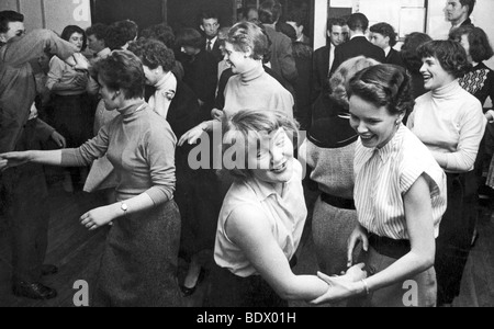 SOUTH LONDON teenage dance club in 1957 Stock Photo - Alamy