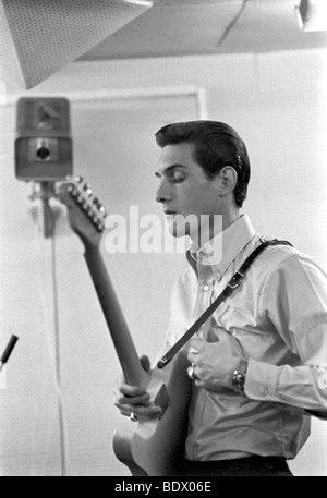 STEVE CROPPER in a London  studio in 1967 while recording with Booker T and the MGs Stock Photo