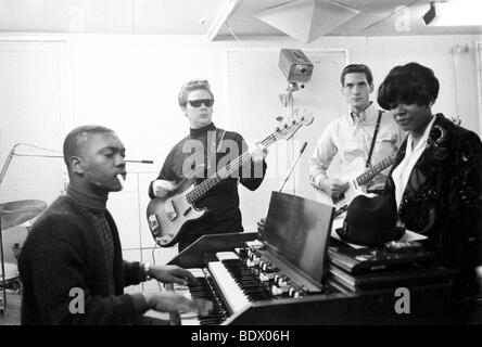 BOOKER T AND THE MGS  recording in London in 1967 with Booker at keyboard, Steve Cropper at right with Carla Thomas Stock Photo