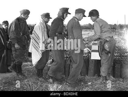 D-DAY 1944 - German prisoners lineup to receive K rations as issued to American troops inland from Utah beach in June 1944 Stock Photo