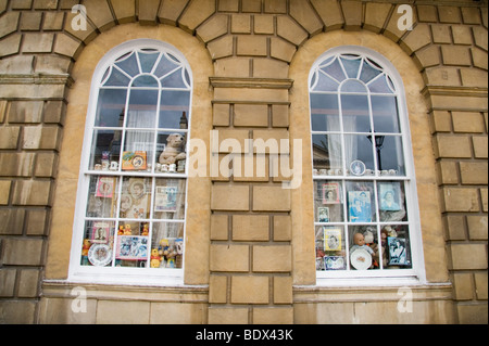 Georgian windows with British Royal Family souvenirs, Great Pulteney Street, Bath, UK Stock Photo