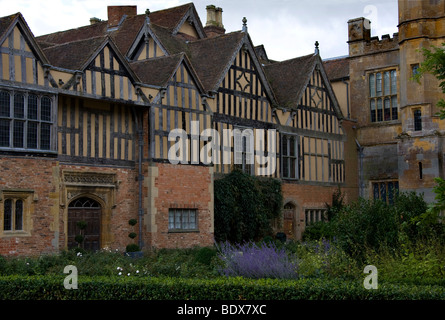 is coughton court dog friendly