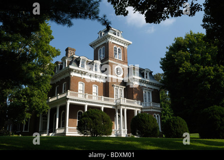 The Glenmore Mansion. A Victorian Antebellum house on a summer day in Jefferson City, Tennessee, USA..  Photo by Darrell Young. Stock Photo