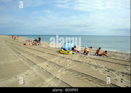 Canet-en-Roussillon, France, People Relaxing on Mediterranean Ocean Beach Scene (near Perpignan), Stock Photo