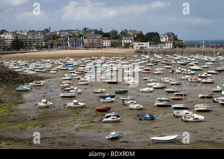 France, Brittany, Saint-Quay-Portrieux, Old harbour Port d'echouage during low tide Stock Photo