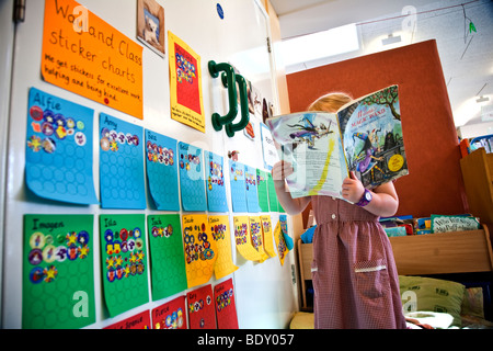 child reading in a primary school classroom Stock Photo