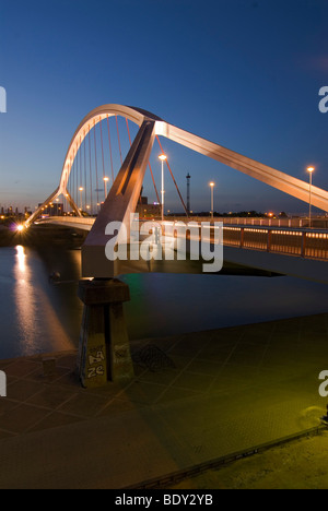 The floodlit Barqueta bridge, Puente de la Barqueta, over Guadalquivir River, at night, constructed to provide access to the Ex Stock Photo