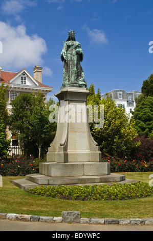 dh Candie Park ST PETER PORT GUERNSEY Queen Victorias statue Candie Park victoria gardens garden Stock Photo