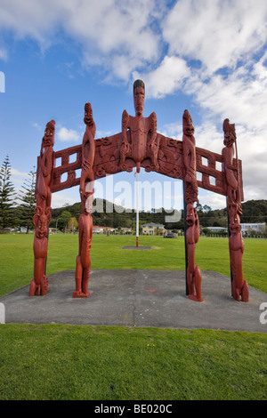 Maori totem poles in a field in the village of Waitangi, Paihia, Bay of ...