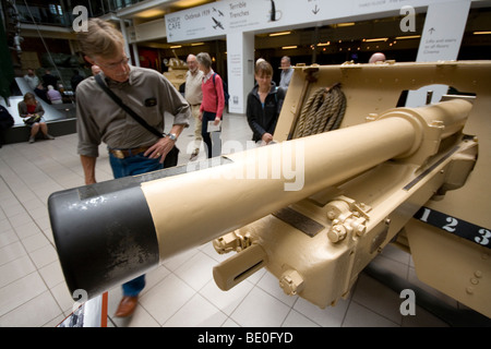 British 25 pounder artillery piece in desert camouflage in the Imperial War Museum, Lambeth London, England. Stock Photo