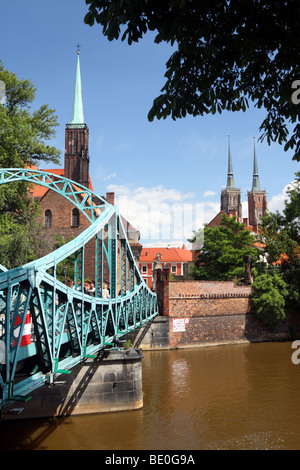 Tumski Bridge and Cathedral of St John Baptist on Ostrow Tumski island in Wroclaw, Poland. Stock Photo