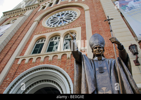 Brass statue of Pope John Paul ll  at Assumption Cathedral, Bangkok Thailand Stock Photo