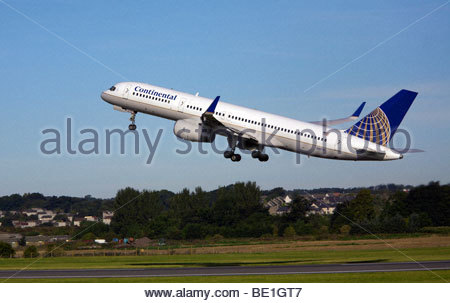 Continental airlines Boeing 757 flight shortly after takeoff Stock Photo