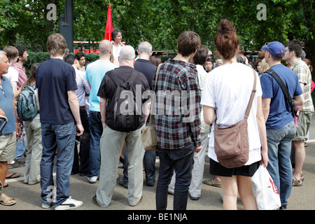 crowds gather to listen at speakers corner hyde park london uk Stock Photo