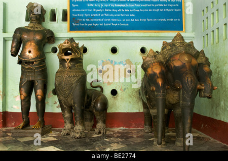 Bronze statues from Angkor Wat at Mahamuni Pagoda in Mandalay, Myanmar Stock Photo