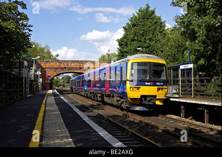 First Great Western 165117 passes through Appleford Station with an Oxford - Paddington service on 20/08/09. Stock Photo