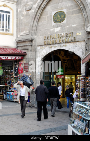 Gateway to the Covered Market, Grand Bazaar, Kapali Carsi, Istanbul, Turkey Stock Photo