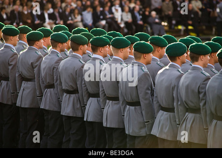 Recruits of the guard battalion of the Bundeswehr, German army, taking ...