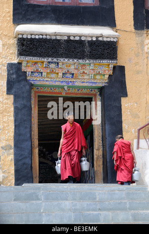 Thikse Monastery, novices taking butter tea to the oratory, Ladakh, Jammu and Kashmir, North India, Himalayas, Asia Stock Photo