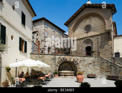 Church and street cafe in Piazza Ferrucci in the centre of the old town of Radda in Chianti, Tuscany, Italy Stock Photo