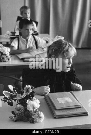 School beginners, Leipzig, GDR, historical picture, ca. 1983 Stock Photo