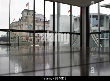 Blick auf den Reichstag und das Paul-Loebe Haus Stock Photo