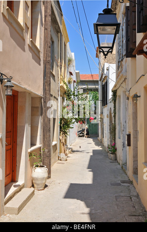 Picturesque alleyway in Rethymno, Réthymnon or Rhíthymnos, Central Crete, Crete, Greece, Europe Stock Photo