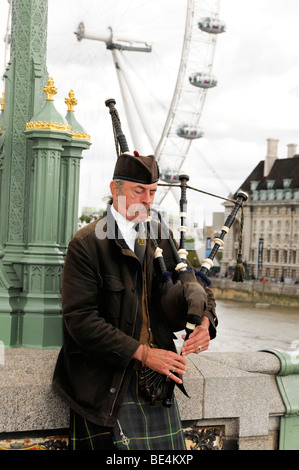 Scotsman in a kilt with bagpipes, Westminster Bridge, London, England, United Kingdom, Europe Stock Photo