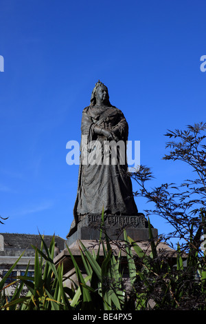 Statue of Queen Victoria in Dunn's Square in Paisley Renfrewshire Stock Photo