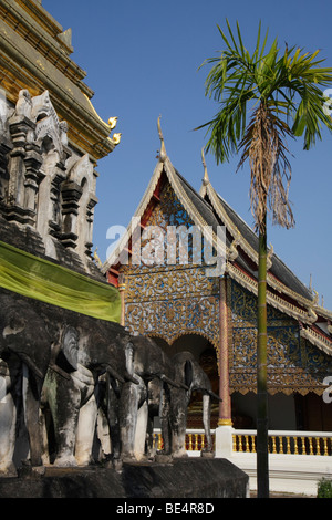 Elephant statues and palm tree in front of the temple Wat Chiang Man, Chiang Mai, Northern Thailand, Thailand, Asia Stock Photo