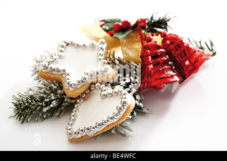 Heart- and star-shaped short pastry biscuits with sugar icing and silver sugar pearls, Christmas decoration Stock Photo