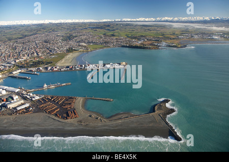 Port of Timaru, Caroline Bay, Timaru, and Snow on Southern Alps, South Canterbury, South Island, New Zealand - aerial Stock Photo
