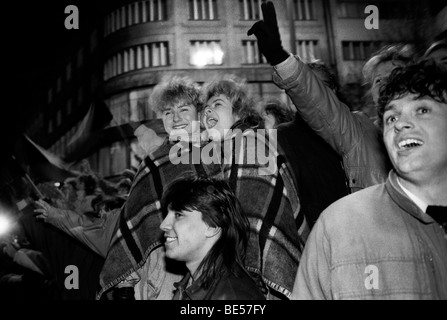 Protesters gather in Wenceslas Square in Prague calling for the end of Communism in Czechoslovakia. November 1989 Stock Photo