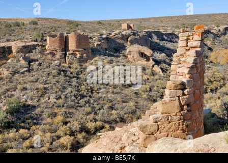 Remains of historic buildings of the Ancestral Puebloans, Stronghold Tower in front, Eroded Boulder House in the rear, Twin Tow Stock Photo