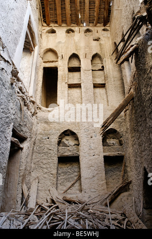Ruin in the historic adobe town of Sinaw, Sharqiya Region, Sultanate of Oman, Arabia, Middle East Stock Photo