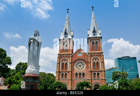 Notre Dame Catholic Cathedral, Nha Tho Duc Ba - Church of our Lady, with Madonna statue, in the back the Diamond Plaza Shopping Stock Photo