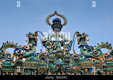 Dragon ornaments on the roof of Chua Thien Hau Pagoda, Temple, Ho Chi Minh City, Saigon, Vietnam, Southeast Asia Stock Photo